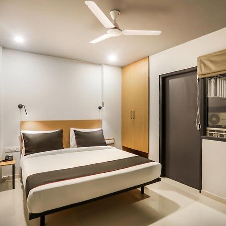 Super Collection O Le Noida Hotel Near Sector 76 Metro Station Ngoại thất bức ảnh