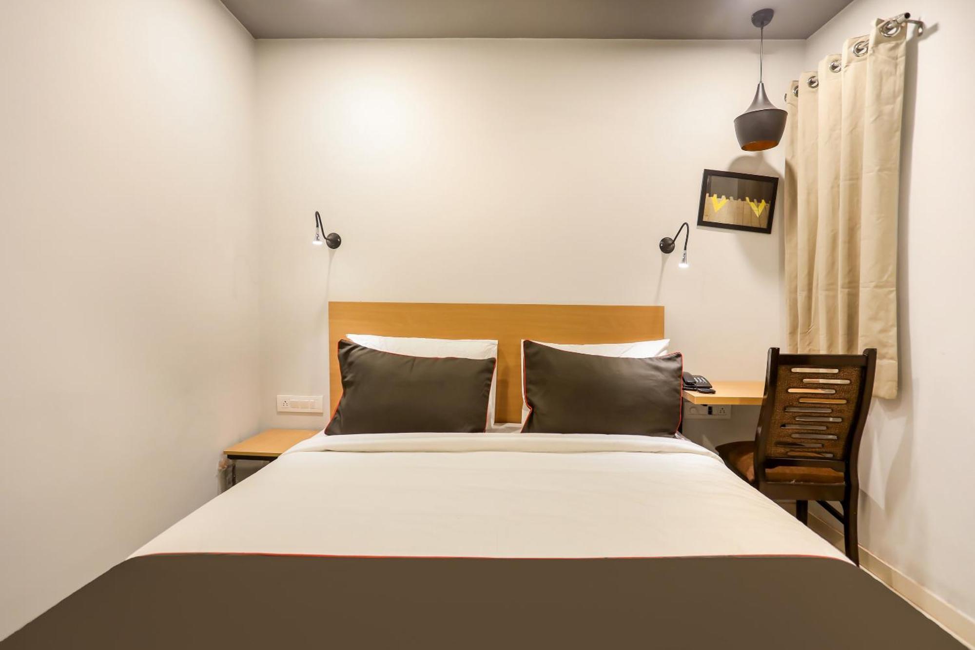 Super Collection O Le Noida Hotel Near Sector 76 Metro Station Ngoại thất bức ảnh